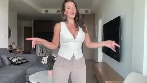 Emma Bloom online show from June 18, 10:09 pm
