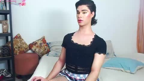 model independent  online show from July 29, 10:33 am