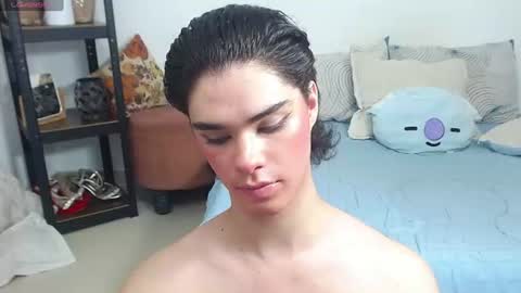 model independent  online show from July 30, 11:44 pm