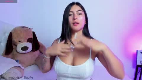 Linda  online show from July 27, 7:52 pm