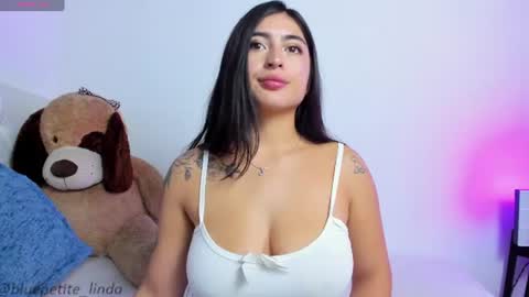 Linda  online show from August 7, 9:37 pm