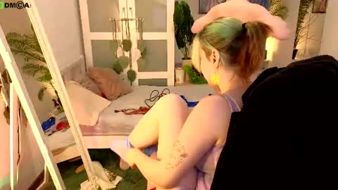 bluebeell online show from August 12, 5:54 am