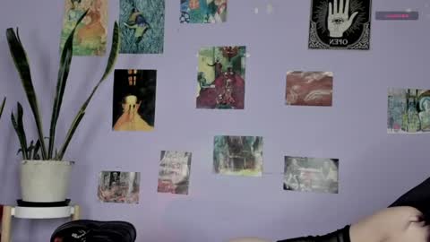 Sophie  online show from August 14, 8:45 pm