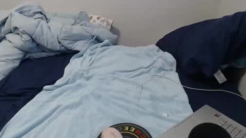 blue eyed twink online show from February 19, 4:38 pm