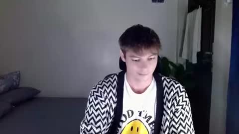 blueeyedboyisasia online show from August 11, 6:10 pm