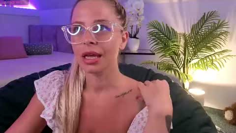 Kate online show from August 10, 4:52 pm
