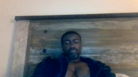 bluuthunder1914 online show from August 18, 3:45 am