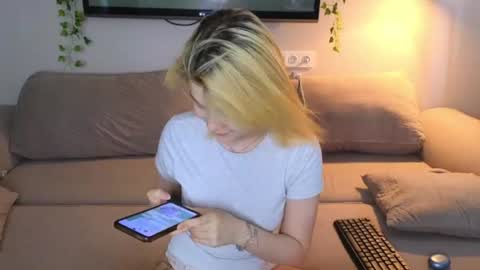 Alice and David online show from July 17, 1:16 am