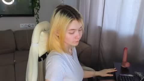 Alice and David online show from August 5, 7:28 am