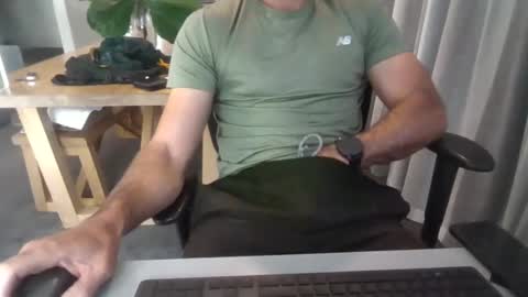 bob337733 online show from April 11, 12:10 am