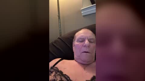bobbiesucks69 online show from August 18, 7:53 pm