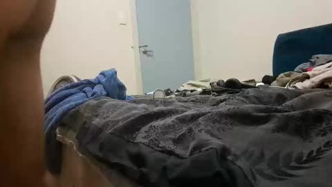 bobby_00x00 online show from March 2, 6:21 am
