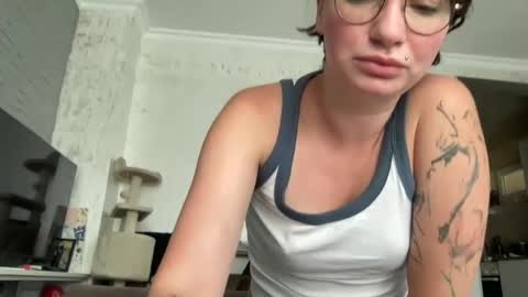 Bobby new got sick  je suis malade online show from June 26, 6:28 am