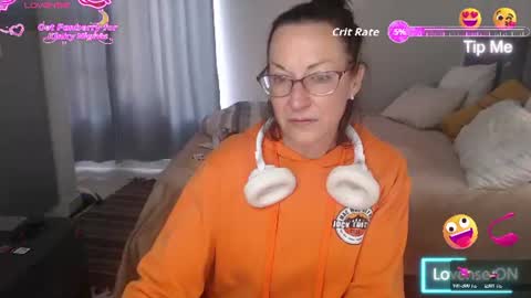 Boeslaboes couple online show from August 15, 1:48 pm
