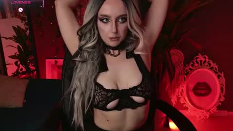 Your Mistress Bella online show from August 11, 12:01 am