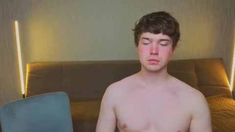 KEVINLEOCHARLY online show from June 28, 4:48 am