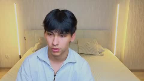 KEVINLEOCHARLY online show from July 1, 3:46 pm