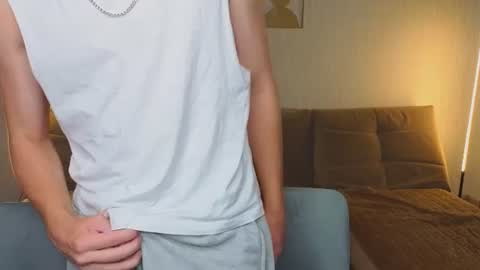 KEVINLEOCHARLY online show from August 13, 9:23 am