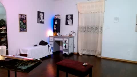 BombshellBaeby online show from August 15, 7:34 am