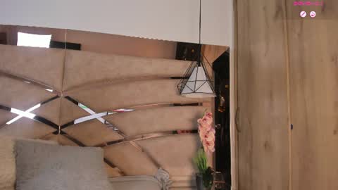 bonet_iris online show from August 8, 1:33 pm
