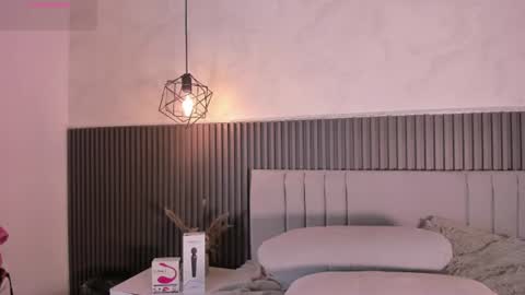 bonet_iris online show from August 15, 4:44 pm