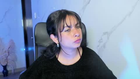 bonniebloom_ online show from August 4, 9:28 am