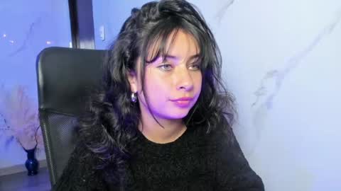bonniebloom_ online show from August 4, 10:34 am