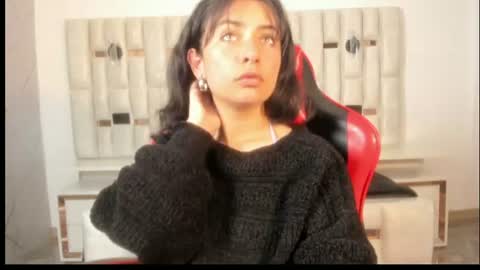 bonniebloom_ online show from August 6, 9:19 am