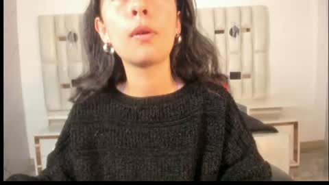 bonniebloom_ online show from August 6, 10:25 am