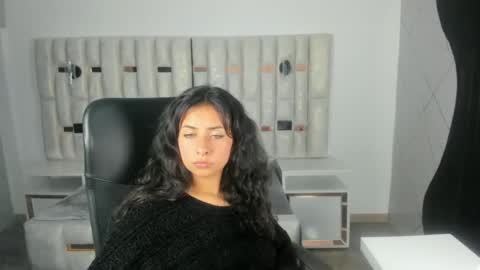 bonniebloom_ online show from August 12, 10:06 am