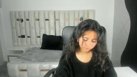 bonniebloom_ online show from August 12, 11:23 am