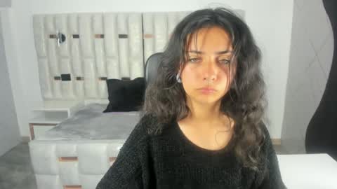 bonniebloom_ online show from August 12, 1:02 pm