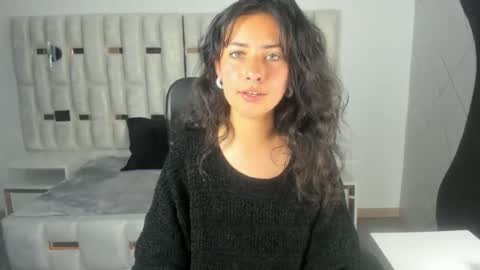 bonniebloom_ online show from August 12, 3:14 pm
