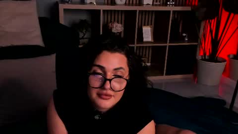 Mia online show from August 8, 4:01 am
