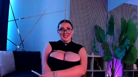 Mia online show from August 10, 6:48 am