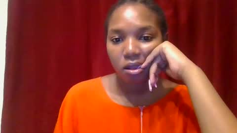 bootie_caramel online show from June 24, 11:56 am
