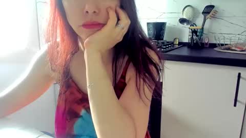 Klaras room online show from May 8, 1:35 pm