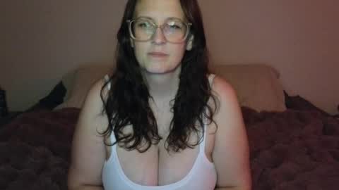 boredbustyhousewife online show from June 29, 3:32 am