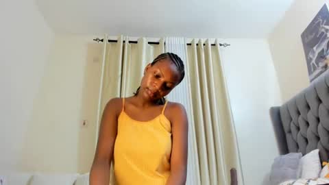 bouncy_booty677 online show from August 15, 7:40 pm
