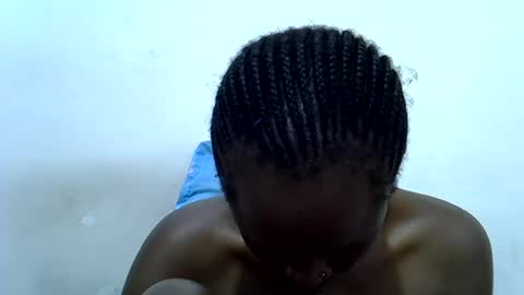 bouncy_vee online show from August 13, 12:52 pm