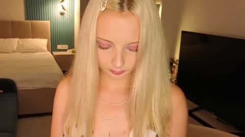 bounty_y online show from August 14, 11:08 pm