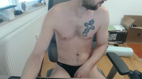 boy_t0y89 online show from March 14, 1:28 pm
