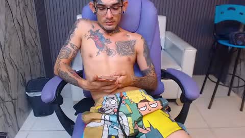 boy_tatto77 online show from July 31, 7:36 am