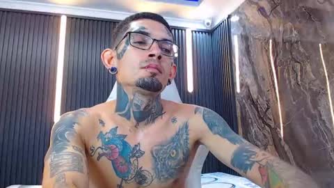 boy_tatto77 online show from August 13, 2:42 pm