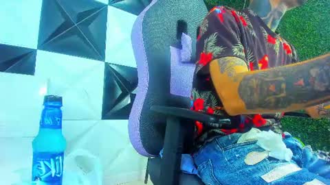 boy_tatto77 online show from August 15, 12:31 pm