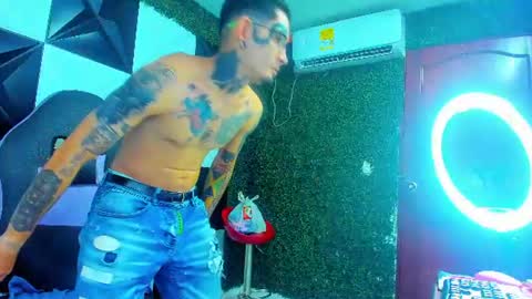 boy_tatto77 online show from August 15, 4:44 pm