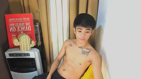 HI IM JAMES DONT FORGET GIVE ME THUMBS UP AND JOIN TO MY FANCLUB online show from August 6, 6:23 am