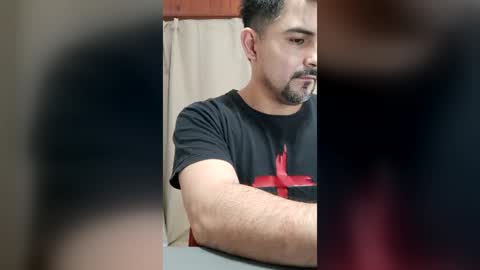 bradd_32 online show from July 28, 12:44 pm