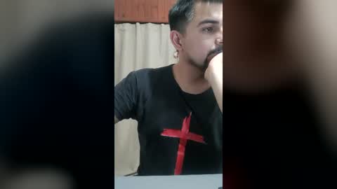 bradd_32 online show from August 6, 4:00 am