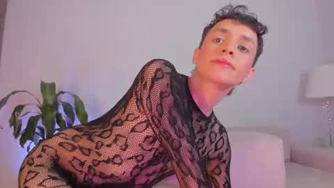  online show from August 16, 5:39 pm
